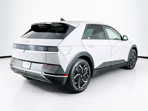 Used 2024 Hyundai Ioniq 5 SE image 9