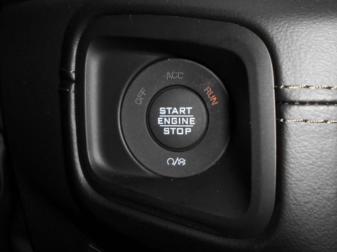 New 2025 Jeep Gladiator Sport image 17