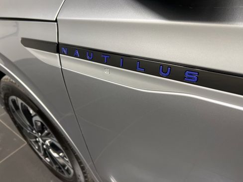 Certified 2025 Lincoln Nautilus Reserve image 43