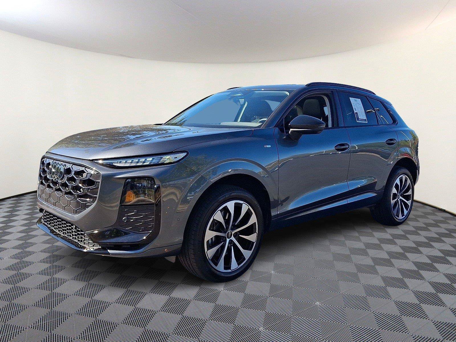 Used 2026 Audi Q3 quattro 2.0T w/ Driver Assistance Package AWD/4WD image 3