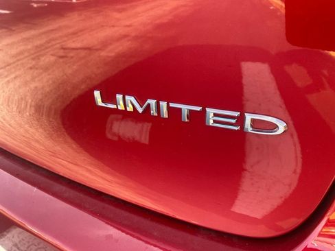 Used 2026 Chrysler Pacifica Limited FWD image 32