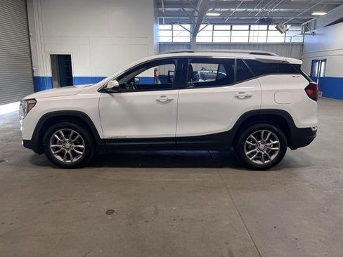 Used 2024 GMC Terrain SLT image 6