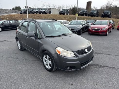 Used 2012 Suzuki SX4 Base image 2