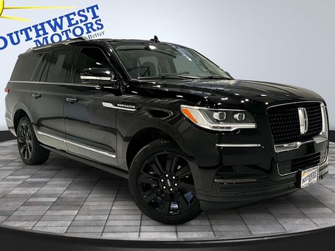 Used 2024 Lincoln Navigator L Reserve AWD/4WD image 3