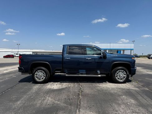Used 2021 Chevrolet Silverado 2500 High Country w/ Technology Package image 5