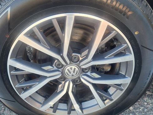 Used 2019 Volkswagen Tiguan SE w/ Panoramic Sunroof Package AWD/4WD image 44