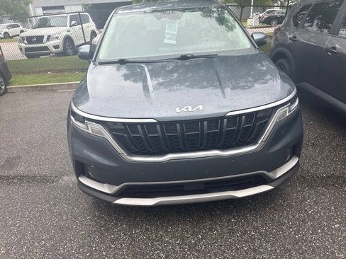 Used 2022 Kia Carnival EX FWD image 2
