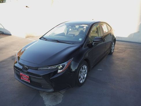 Used 2023 Toyota Corolla LE image 3