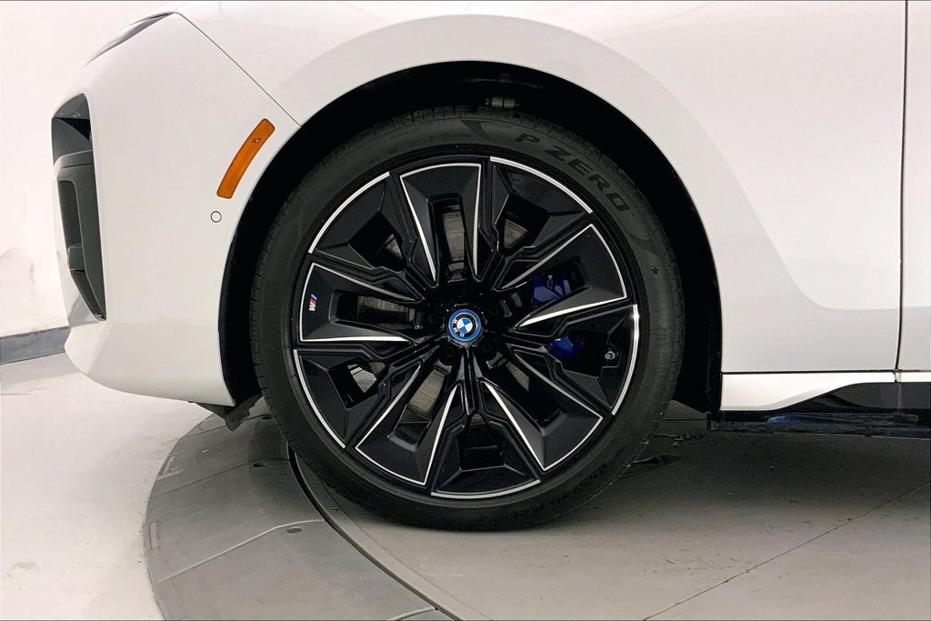Certified 2023 BMW i7 xDrive60 AWD/4WD image 8