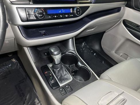 Used 2015 Toyota Highlander XLE image 29