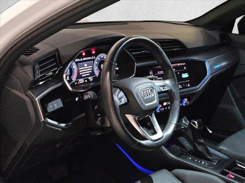 Used 2021 Audi Q3 2.0T Premium Plus w/ Premium Plus Package AWD/4WD image 9