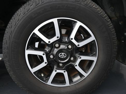 Used 2019 Toyota Tundra Limited w/ Limited Premium Package AWD/4WD image 15