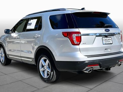 Used 2018 Ford Explorer XLT image 12