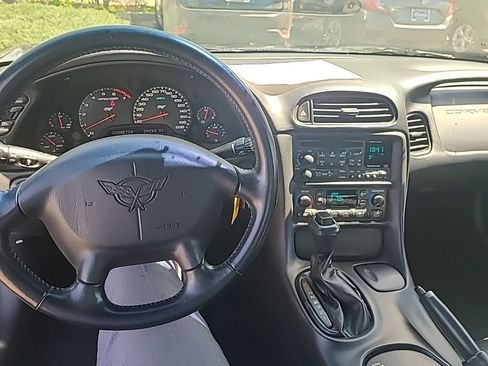 Used 2003 Chevrolet Corvette Convertible RWD image 19