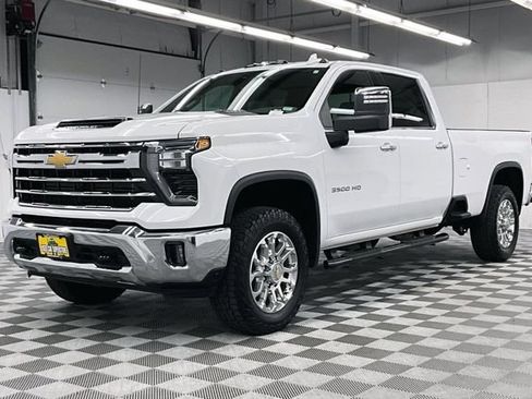 Used 2025 Chevrolet Silverado 3500 LTZ AWD/4WD image 12