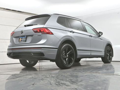 Used 2024 Volkswagen Tiguan SE R-Line AWD/4WD image 31