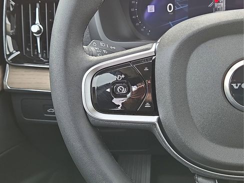 New 2026 Volvo XC90 B6 Plus w/ Protection Package Premier AWD/4WD image 19
