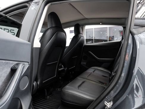 Used 2022 Tesla Model Y Long Range AWD/4WD image 37