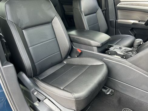 Used 2023 Volkswagen Atlas Cross Sport SE w/ Panoramic Sunroof Package FWD image 8