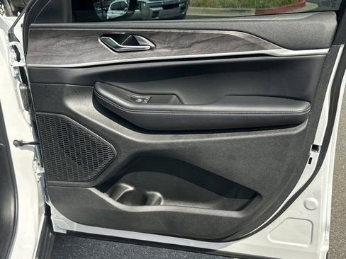 Certified 2025 Jeep Grand Cherokee Limited w/ Luxury Tech Group II image 19