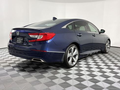 Used 2018 Honda Accord Touring image 9