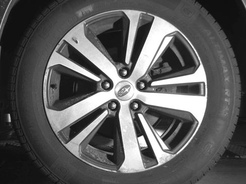 Used 2018 Subaru Outback 3.6R Limited image 17