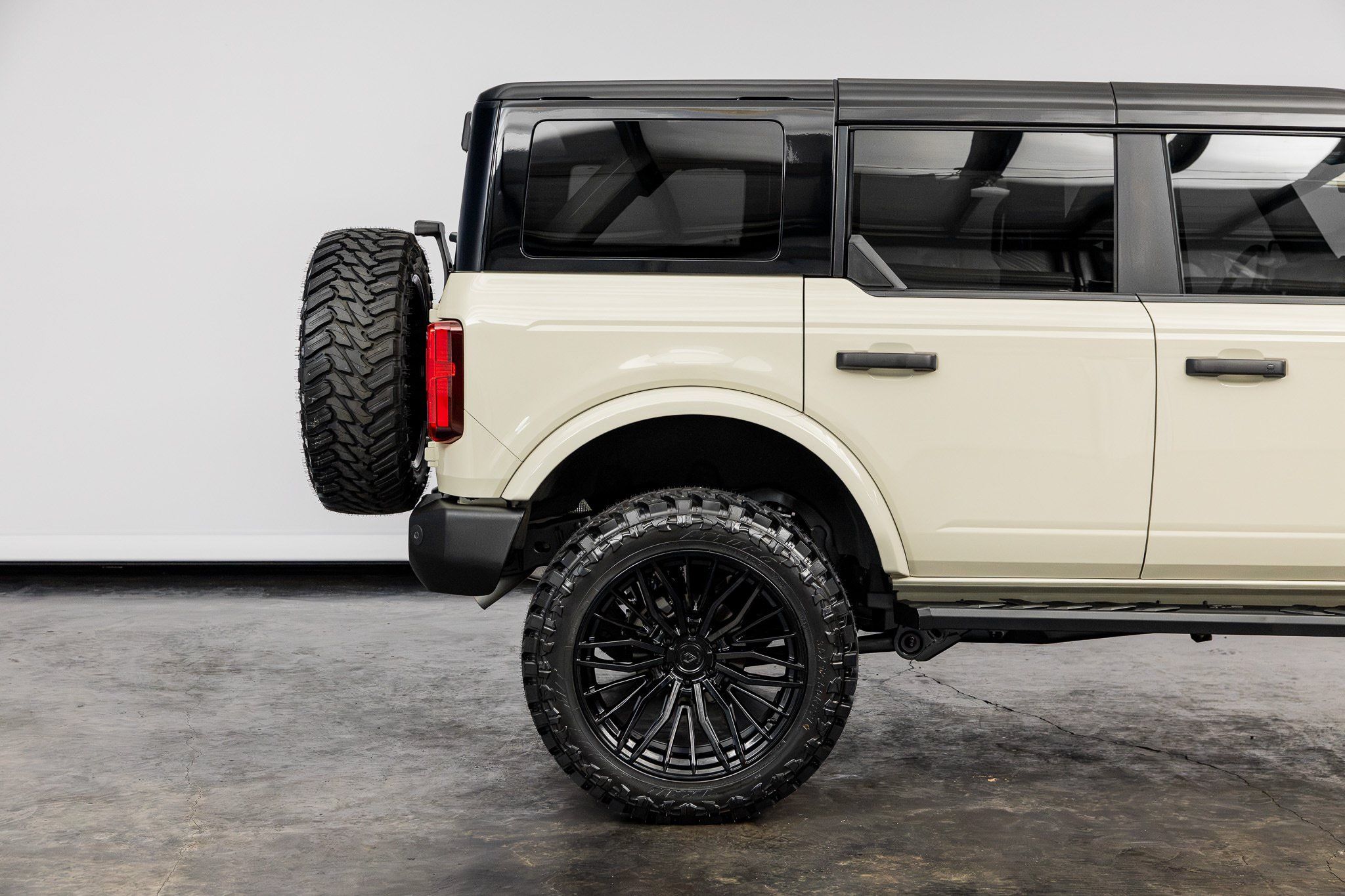 Used 2025 Ford Bronco Outer Banks AWD/4WD image 24