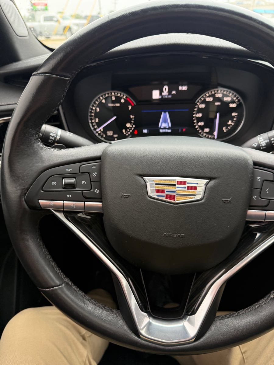 Used 2020 Cadillac XT6 Premium Luxury FWD image 16