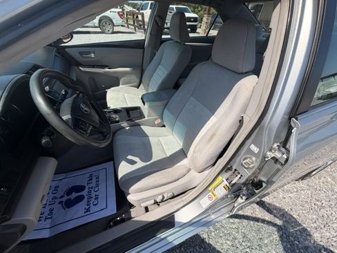 Used 2017 Toyota Camry LE FWD image 10
