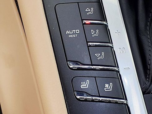 Used 2020 Porsche Macan image 22