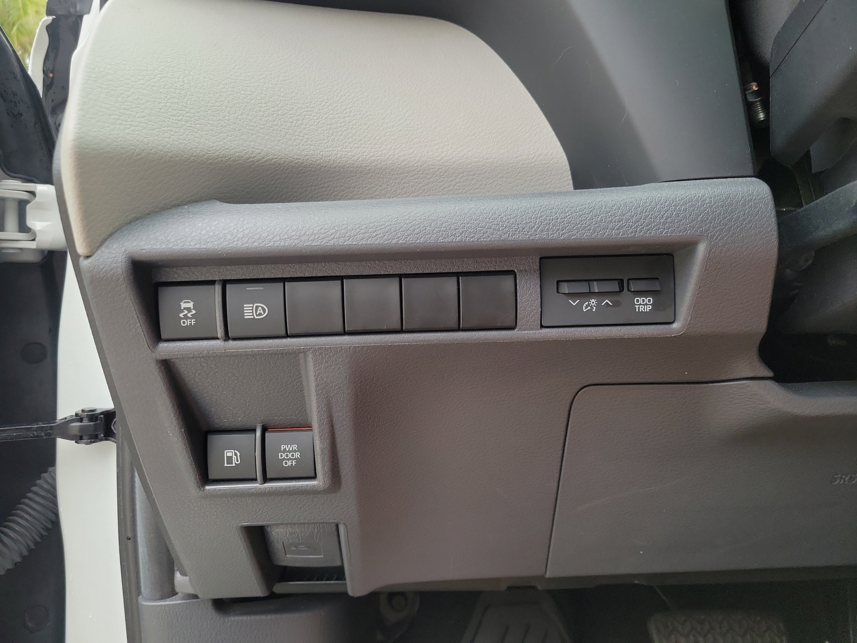 Certified 2024 Toyota Sienna XLE FWD image 11