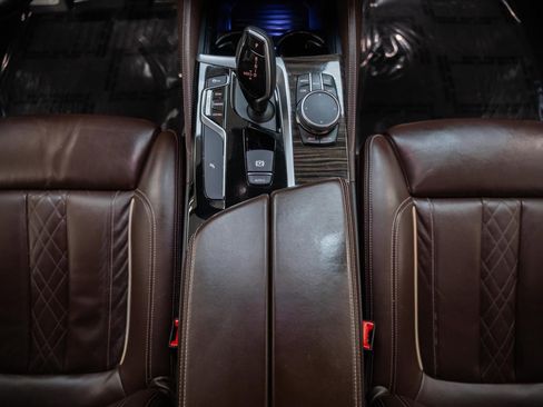 Used 2018 BMW M550i xDrive image 25