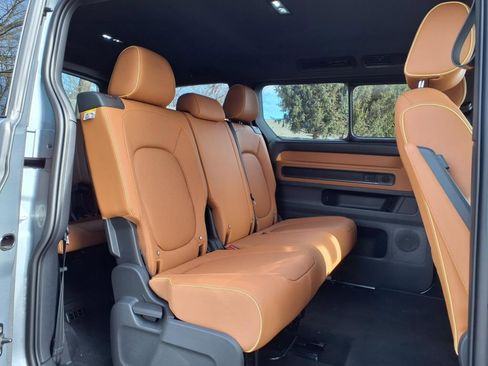 New 2025 Volkswagen ID. Buzz Pro S image 9