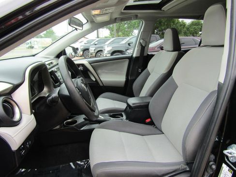 Used 2015 Toyota RAV4 XLE FWD image 9