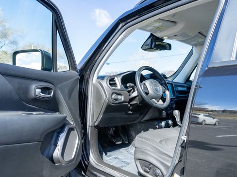 Used 2022 Jeep Renegade Latitude w/ Convenience Group image 13