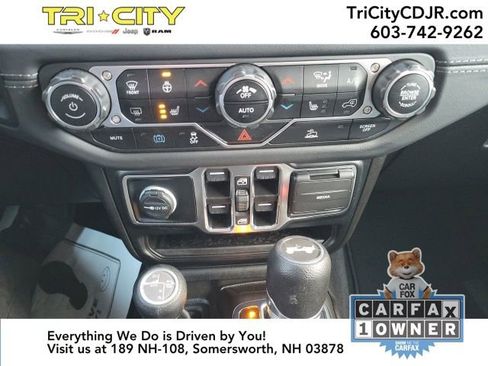 Used 2024 Jeep Wrangler Unlimited Sahara image 26