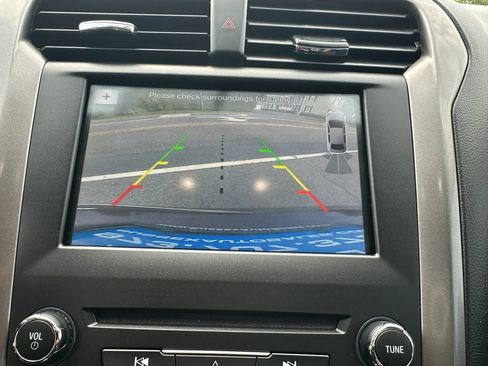 Used 2018 Ford Fusion SE FWD image 24