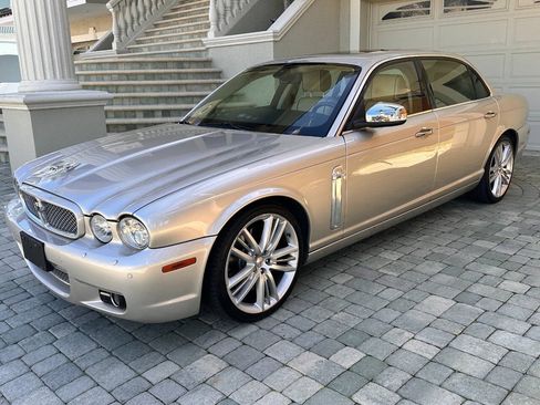 Used 2009 Jaguar XJ Vanden Plas Super V8 Portfolio RWD image 26