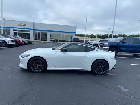 Used 2023 Nissan Z w/ Floor Mat Package (L93) RWD image 2
