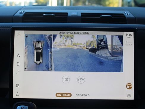 Certified 2025 Land Rover Defender 130 X-Dynamic SE image 29