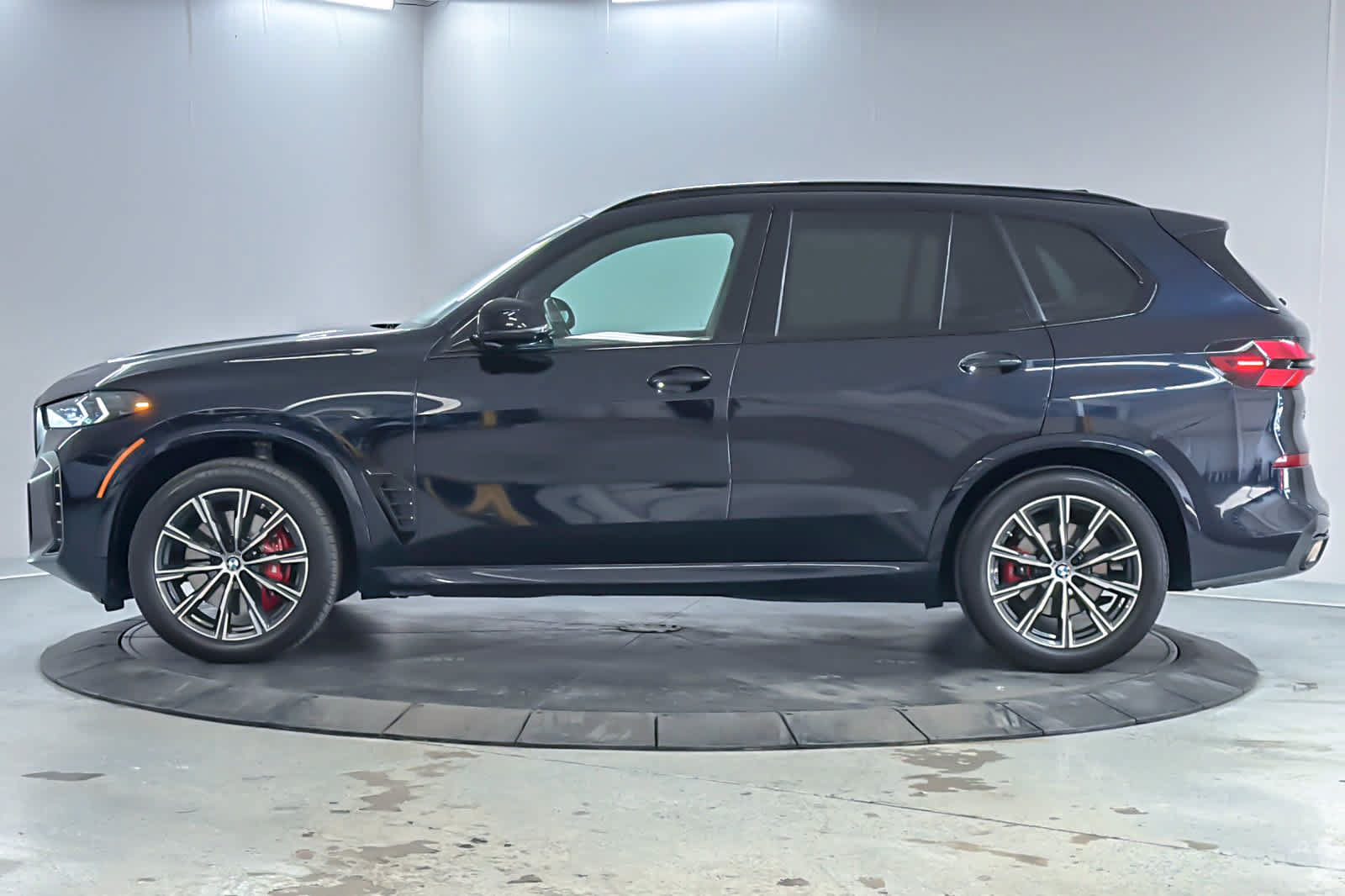 Used 2024 BMW X5 xDrive40i w/ M Sport Package AWD/4WD image 5