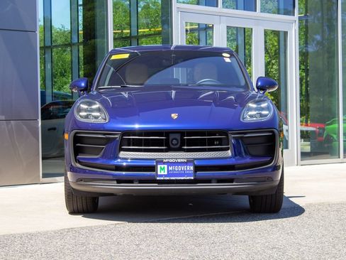 Used 2025 Porsche Macan AWD/4WD image 2