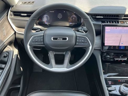 Used 2023 Jeep Grand Cherokee Limited AWD/4WD image 18