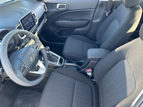 New 2026 Hyundai Venue SE image 18