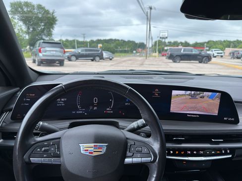 Used 2024 Cadillac XT4 Premium Luxury FWD image 32