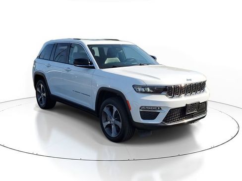 Used 2023 Jeep Grand Cherokee 4WD 4xe image 2
