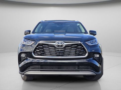 Used 2026 Toyota Highlander Platinum AWD/4WD image 3