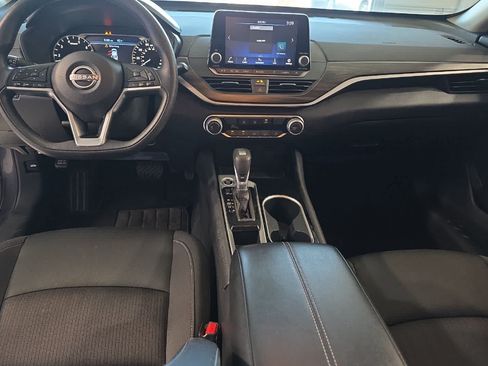 Used 2024 Nissan Altima 2.5 SV FWD image 4