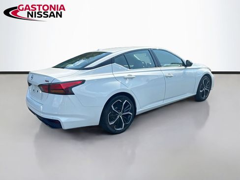 Used 2024 Nissan Altima 2.5 SR FWD image 9