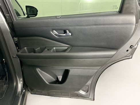 Used 2022 Nissan Pathfinder SL w/ SL Black Package FWD image 32